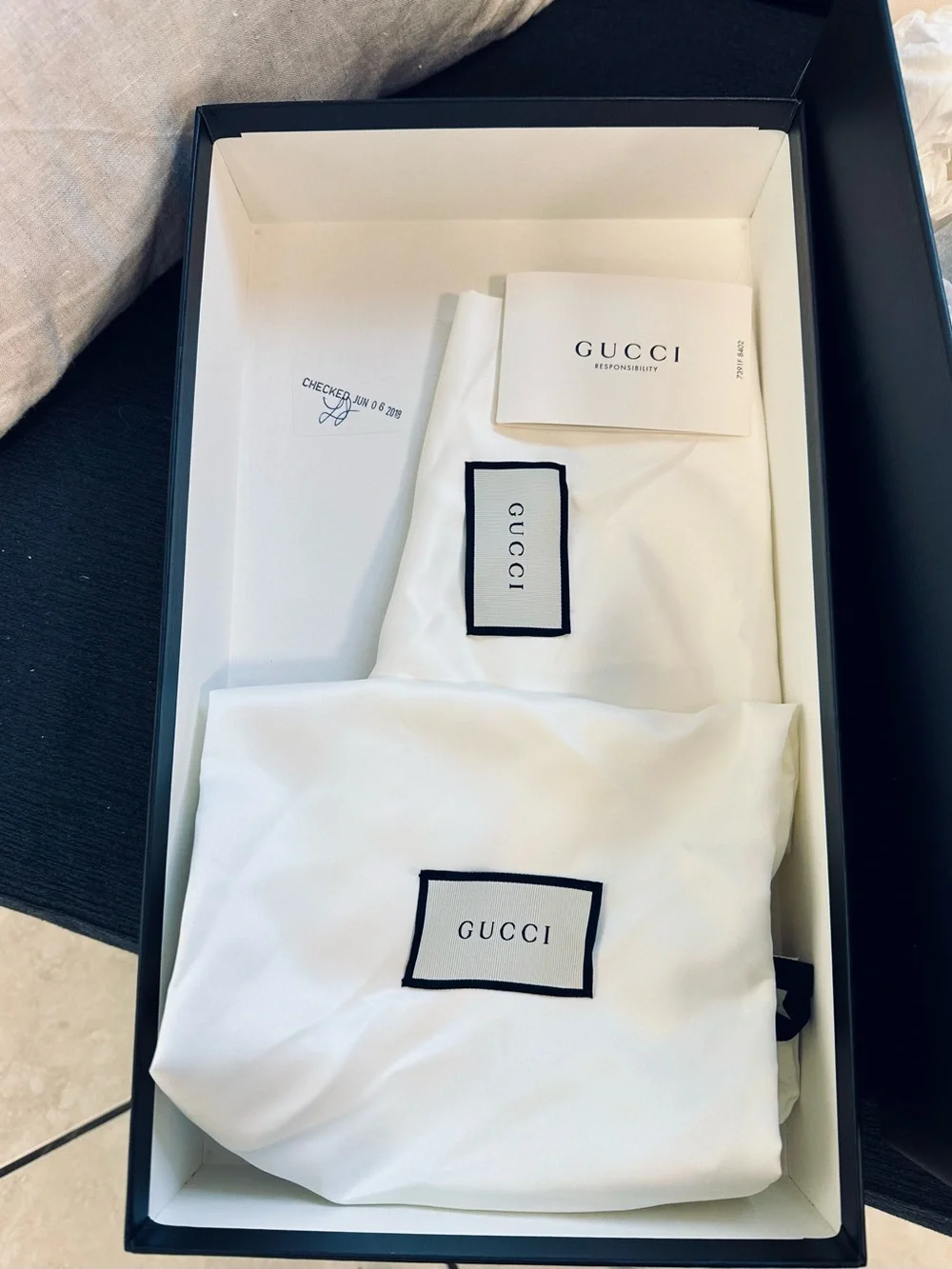 Authentic Gucci Pursuit 72 Black Pool Slides Men’s Iconic signature line Size 10